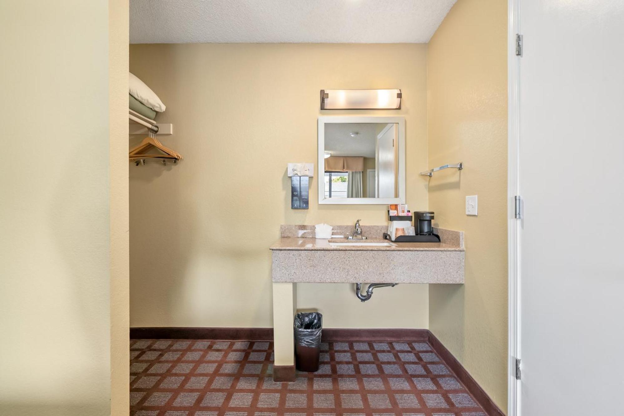 Avenue Inn Downtown District Slo サンルイスオビスポ エクステリア 写真