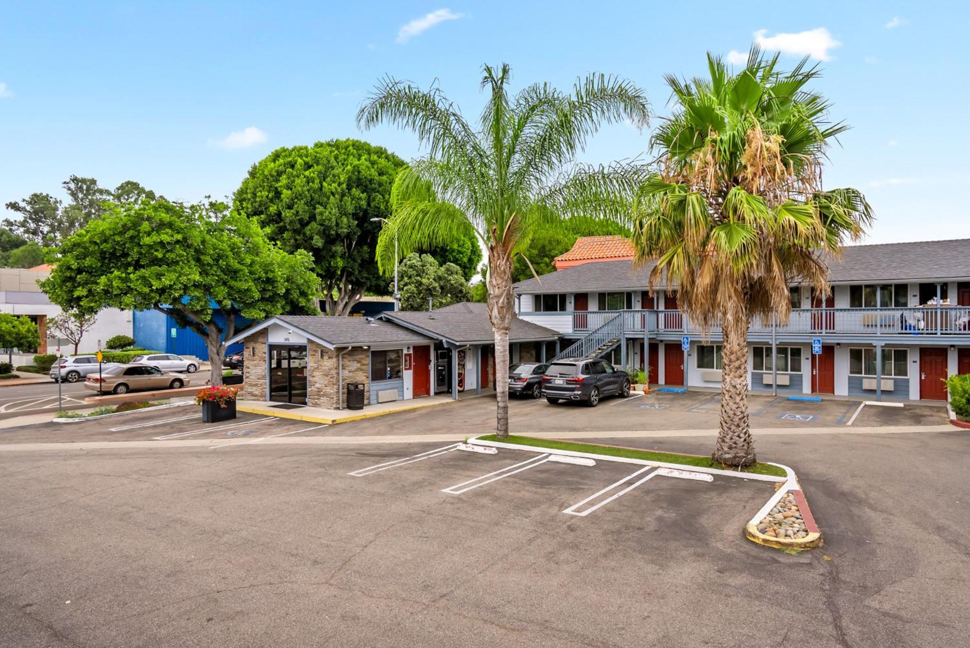 Avenue Inn Downtown District Slo サンルイスオビスポ エクステリア 写真