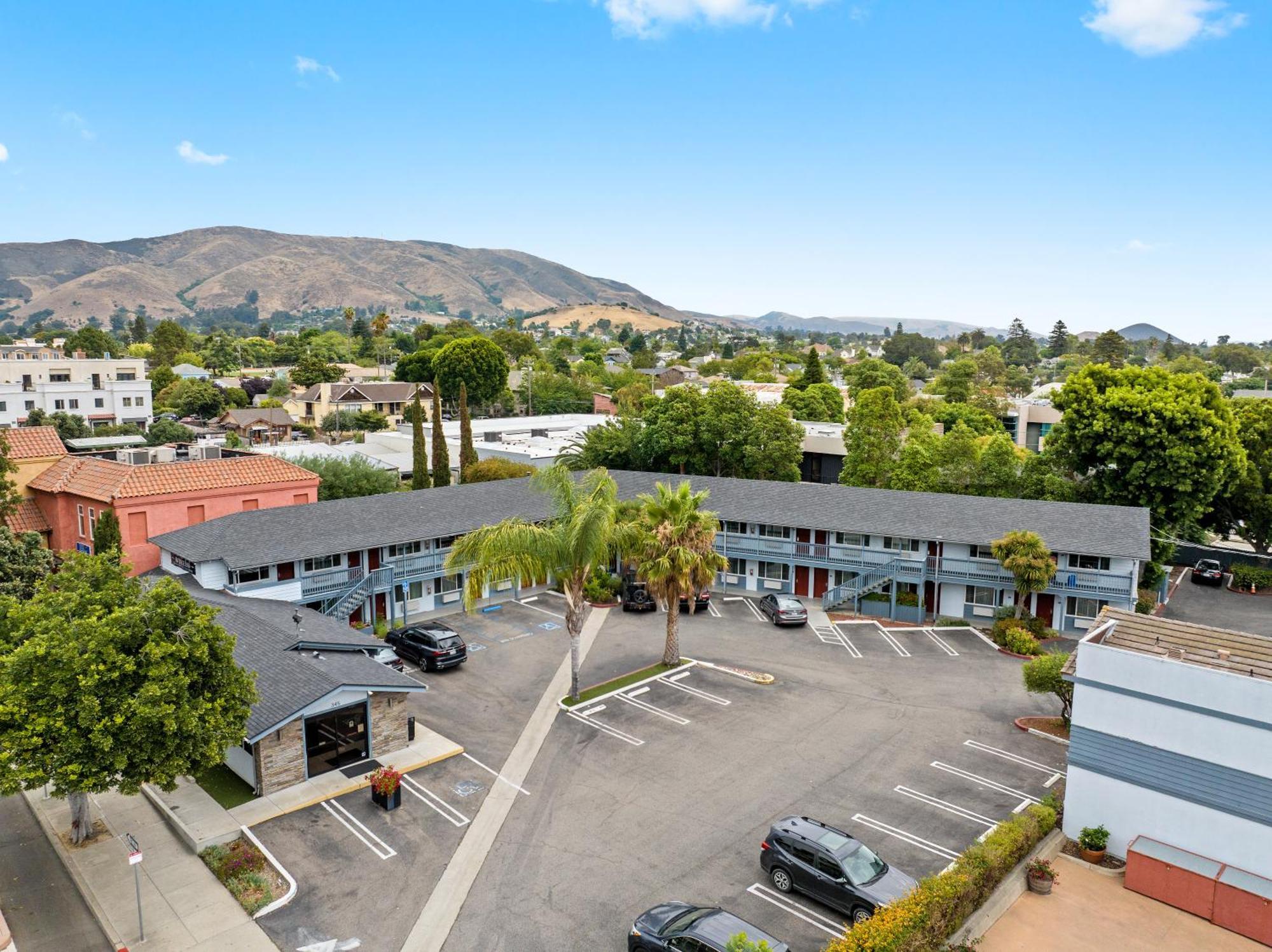 Avenue Inn Downtown District Slo サンルイスオビスポ エクステリア 写真