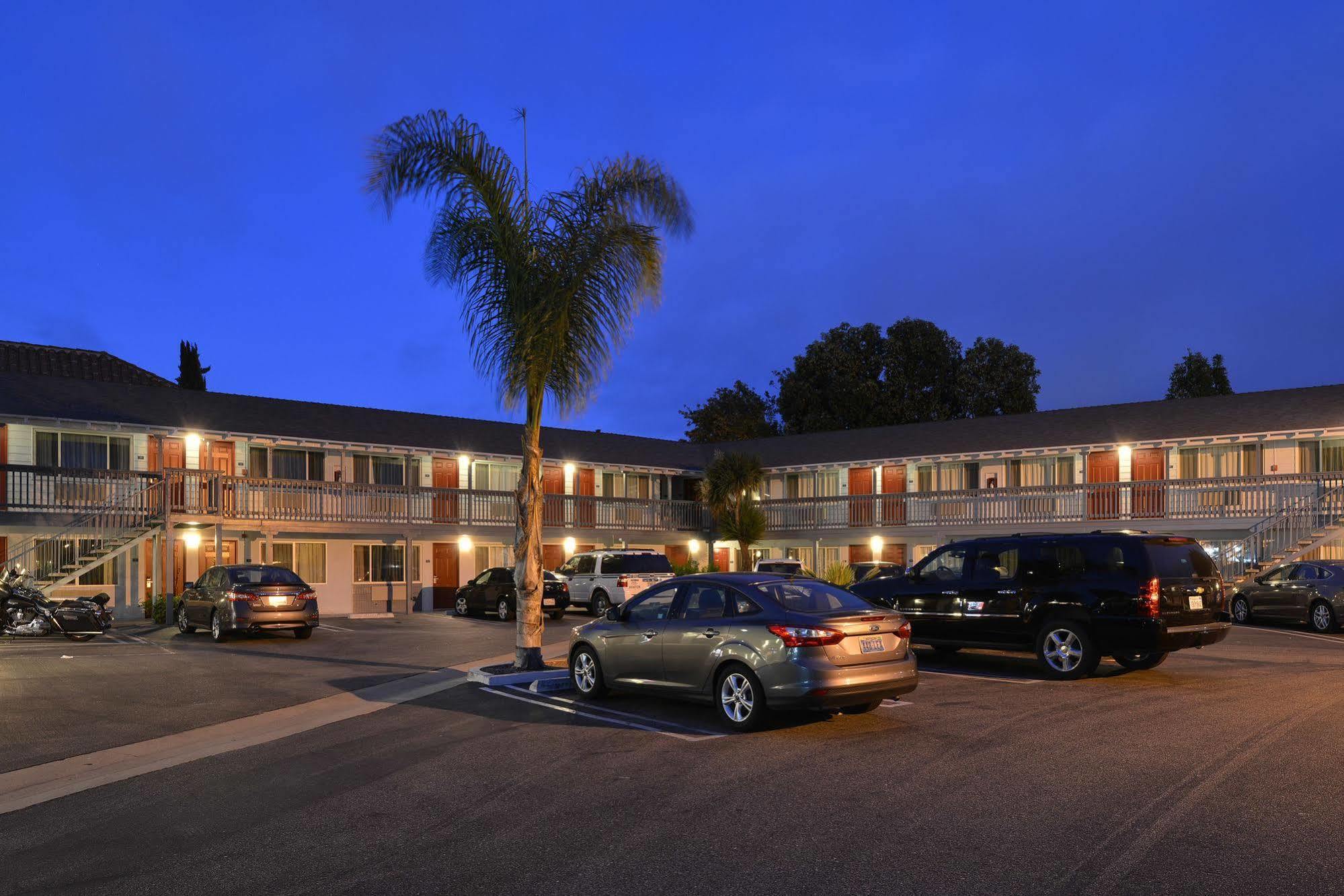 Avenue Inn Downtown District Slo サンルイスオビスポ エクステリア 写真